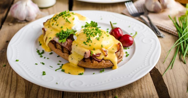 Brunch Recipe: Classic Eggs Benedict
