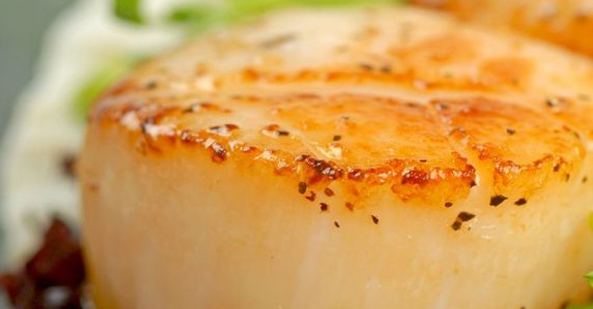 Easy PanSeared Scallops with HerbButter Sauce 12 Tomatoes