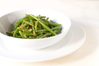 Simple Side Dish Sauteed Green Beans with Garlic | 12 Tomatoes