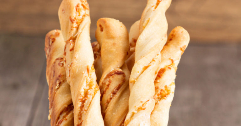 These Cheese Straws Never Fail To Impress! You Don’t Have To Tell Anyone How Easy They Are To Make…