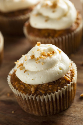 Dessert Recipe: Carrot Cupcakes w/ Cream Cheese Frosting | 12 Tomatoes