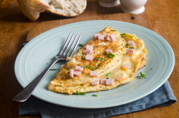 Breakfast Recipe: Classic Ham & Cheese Omelette – 12 Tomatoes