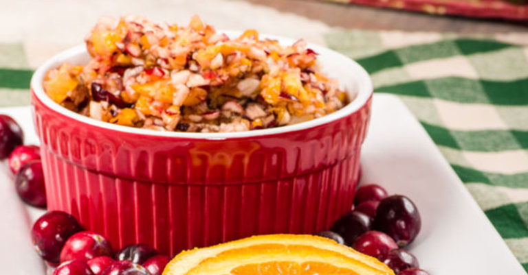 This No-Bake Cranberry Apple Relish Couldn’t Be Easier To Whip Together! It’s Amazing On Turkey!