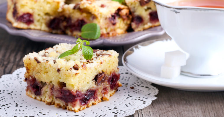 Simple And Sweet Cherry Streusel – The Perfect Picnic Bars!