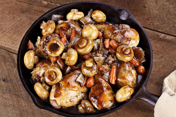 Vinegar-Braised Chicken And Mushrooms