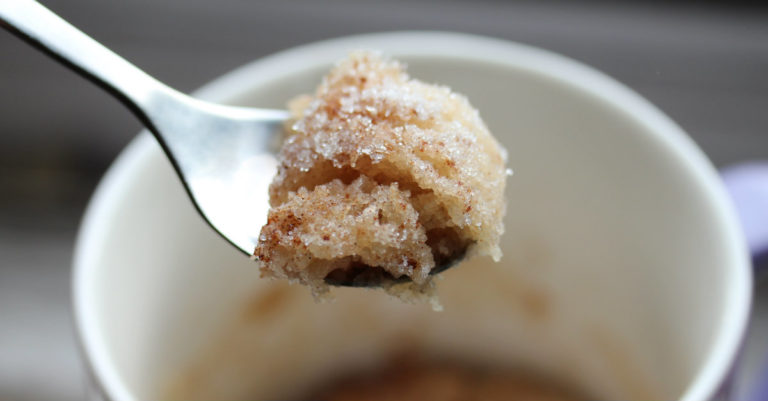 Hit By A Sugar Craving And Need Something Fast?? This Snickerdoodle Cake Is Ready In 5!