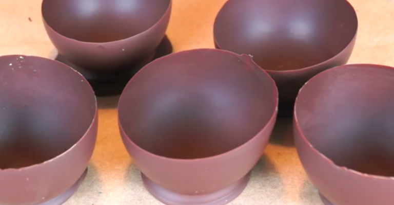 With This Chocolate Trick, Your Ice Cream Sundaes Just Got A Whole Lot Better!