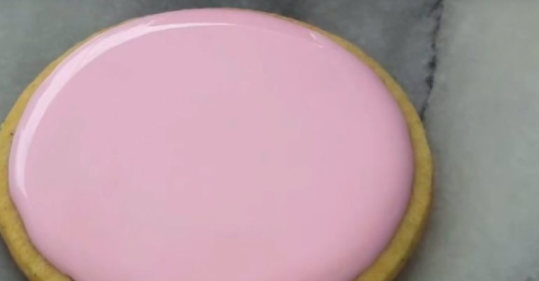 Master Your Cookie Decorating Game With This Simple Trick!!