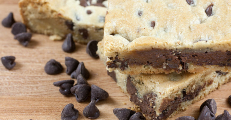 These Bars Are So Ooey-Gooey, Chocolate Chip Cookies Never Tasted This Good!!