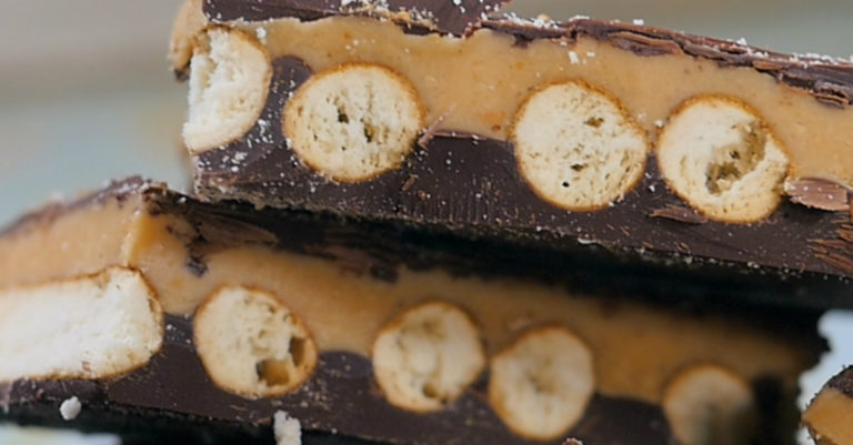 Got Salty-Sweet Cravings? Get Your Fix With These Chocolate Peanut Butter Pretzel Bars!!