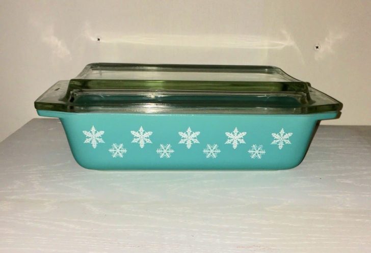 Pyrex Snowflake Turquoise 12 Divded Casserole/Vegetable Dish