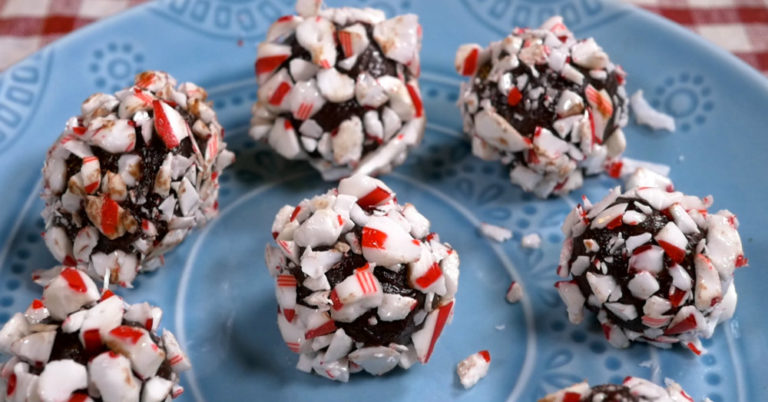 Love Chocolate And Candy Canes? We Do, So We Made This Easy Treat…