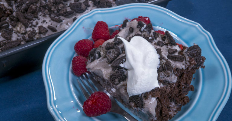 It May Sound Strange, But You’ll Want To Try This Cookies ‘N’ Cream Poke Cake