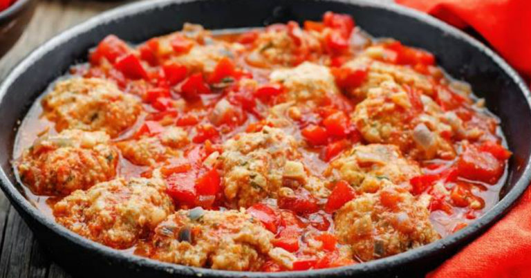 Chicken Meatballs With Tomato Bell Pepper Sauce