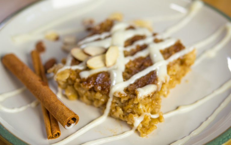Baked Cinnamon Roll Oatmeal