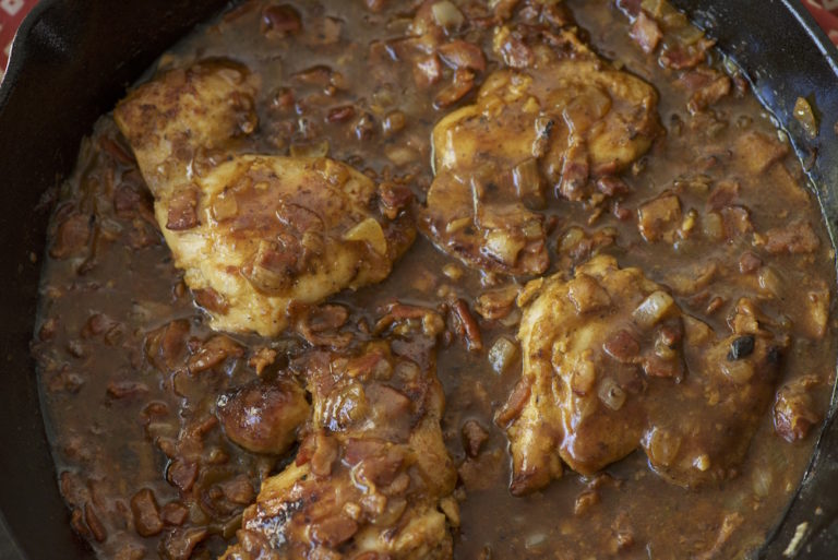 This Bacon Baked Chicken And Potatoes Is Mouthwateringly Good! Everyone Will Be Coming Back For Seconds!