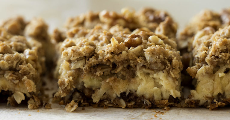 Sour Cream Apple Crumble Bars