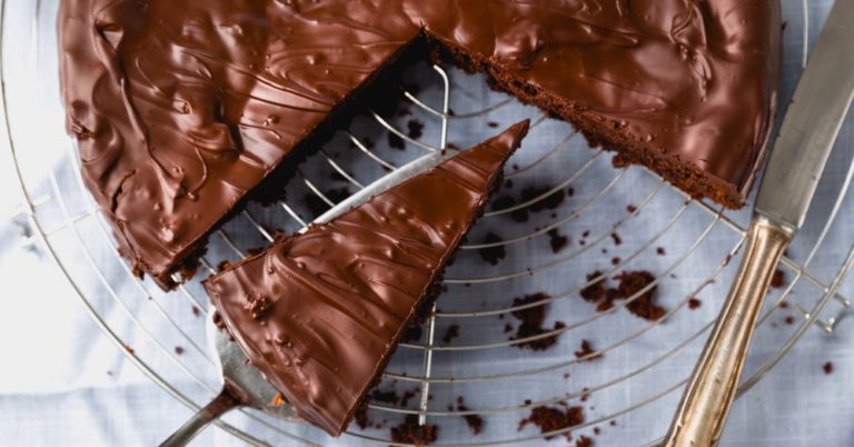 Flourless Chocolate Cake With Glaze