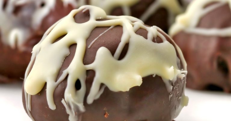 3 Ingredient Chocolate Creme Truffles