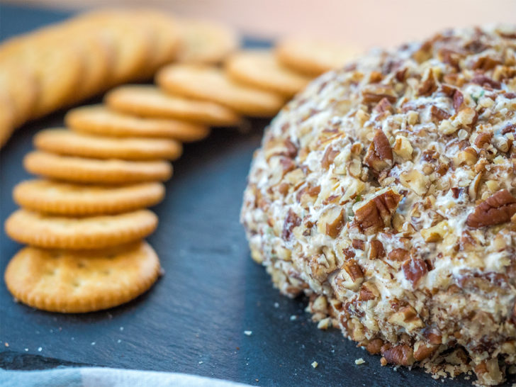 Pineapple Pecan Cheese Ball – Vibes Corner