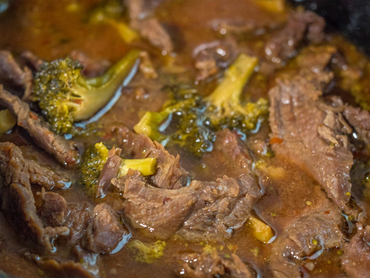 Slow Cooker Broccoli Beef - Creme De La Crumb