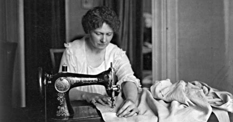 8 Photos Of The Fabulous Old Sewing Machines We Love