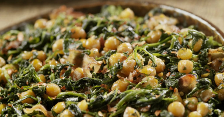 Sautéed Spinach And Bacon Chickpeas