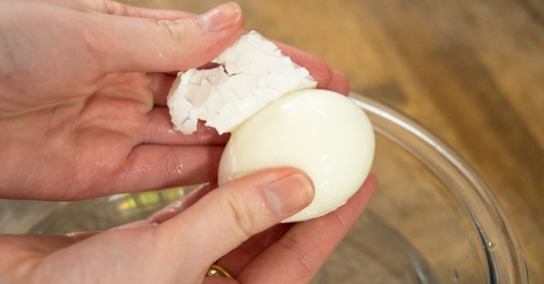 How To Peel A Hard Boiled Egg