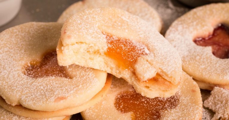 Sweet And Delicious Jam Cookies
