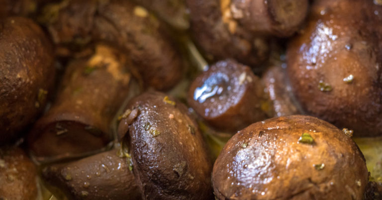 Slow Cooker Garlic and Herb Butter Mushrooms