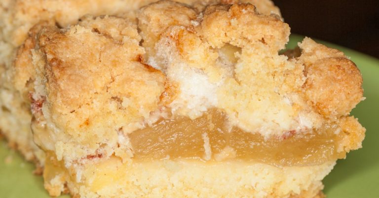 Polish Apple Cake – Szarlotka