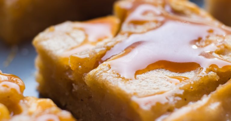 Salted Caramel Apple Blondies