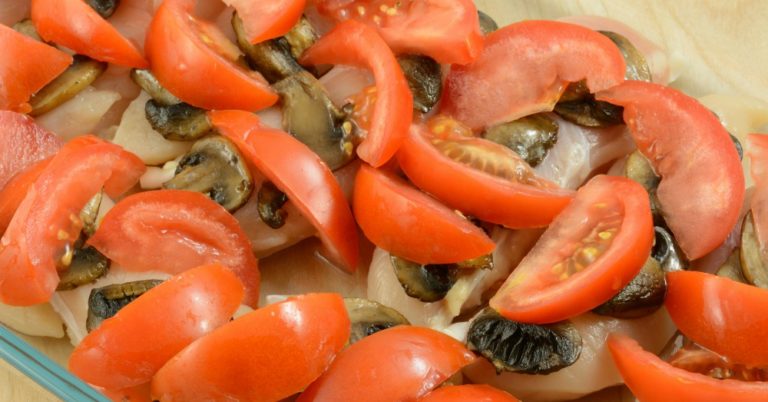 Baked Chicken With Tomatoes And Mushrooms