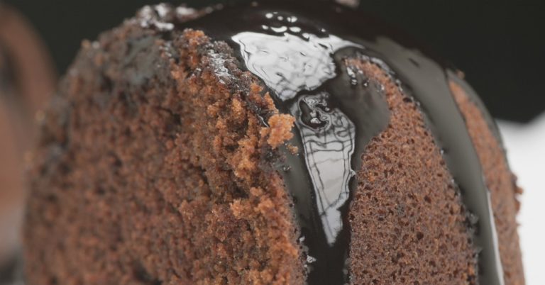 Super Simple (No Eggs!) Chocolate Cake