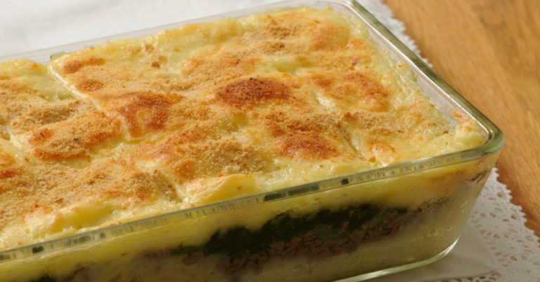 Cheesy Spinach Mashed Potato Casserole