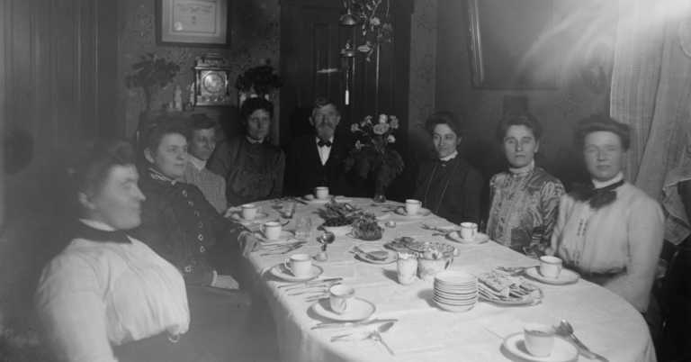 The Quaint and Complicated Christmas Dinners of 100 Years Ago