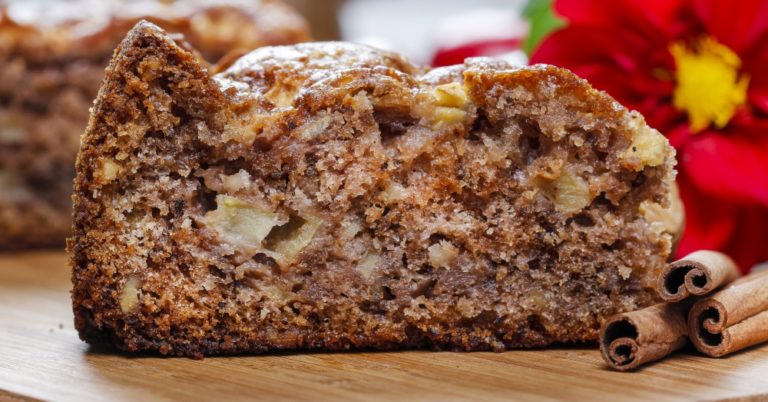 Cinnamon Apple Cake