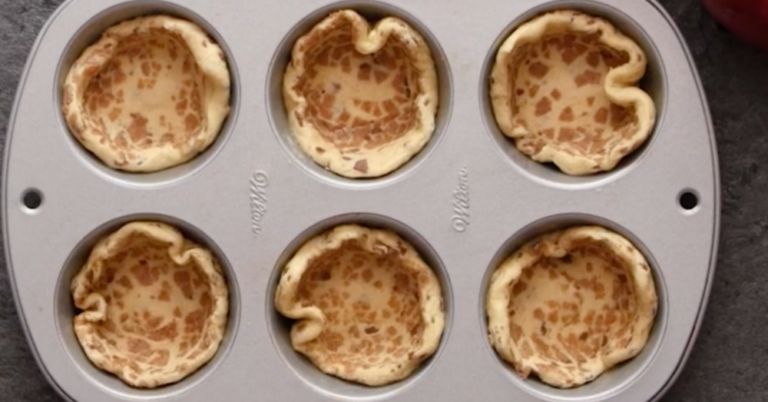 Cinnamon Roll Apple Pie Cups