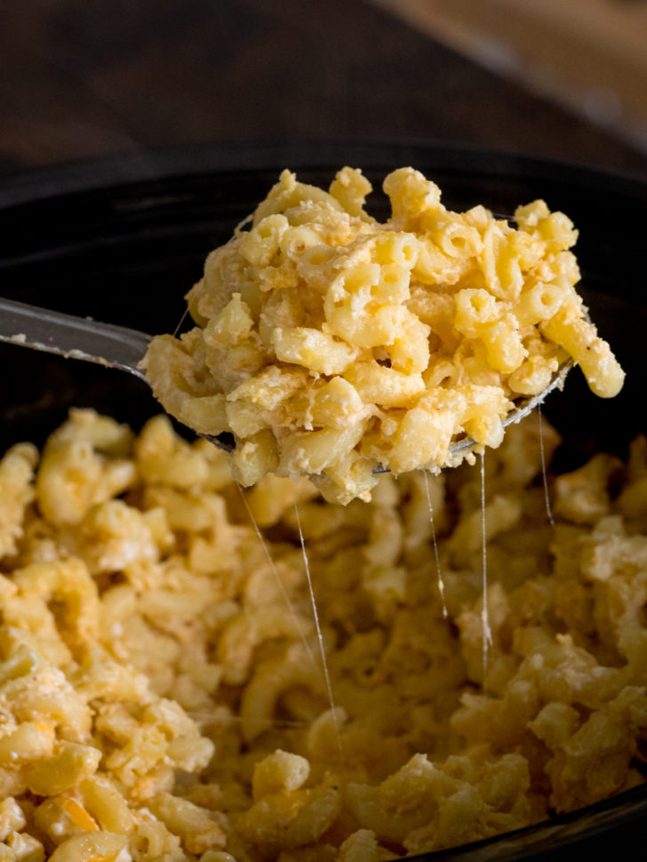 The Easiest Slow Cooker Macaroni And Cheese 12 Tomatoes