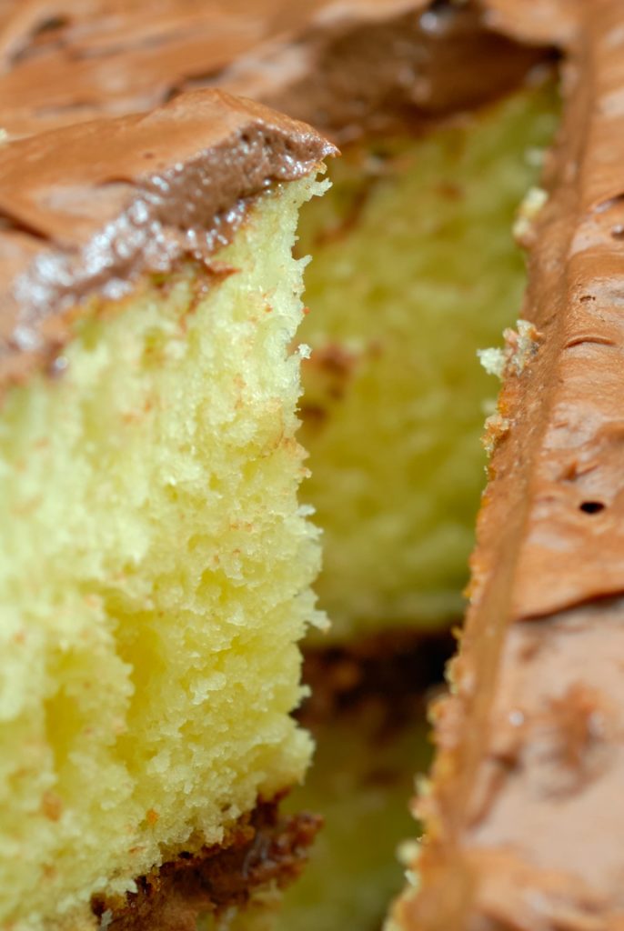 Chocolate-Frosted Yellow Cake Yellow Cake Vert 686x1024