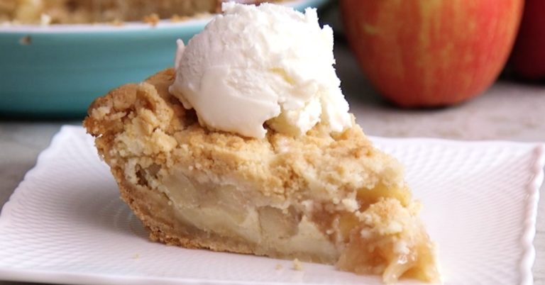 Snickerdoodle Cheesecake Apple Pie