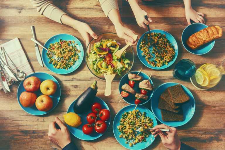 5 Unexpected Benefits Of Family Meal Time