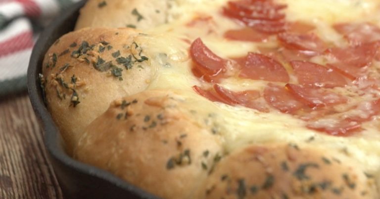Garlic Bread Pizza Dip