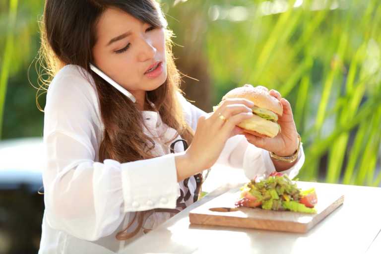 5 Weird Ways Standing While Eating Affects Your Health
