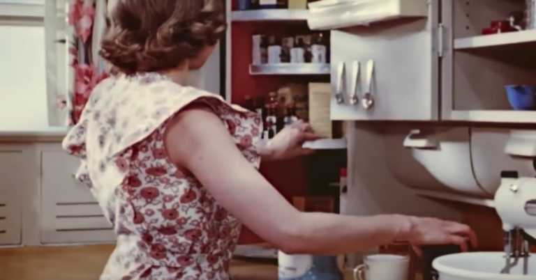 The Ideal Kitchen in 1949 Looks Like Something We’d Love to Use Today!