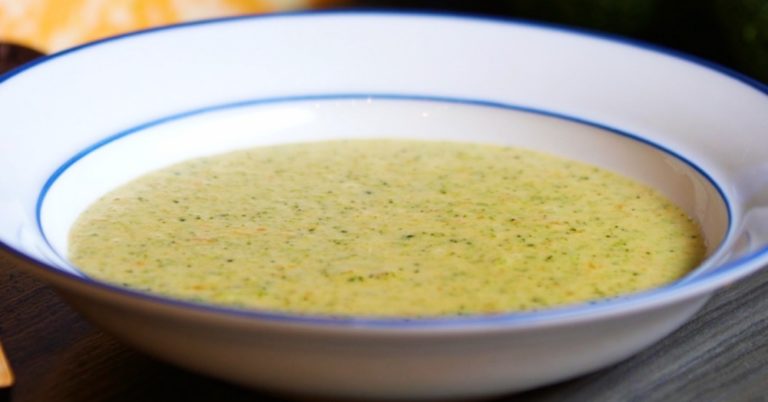 Copycat Panera Bread Broccoli Cheese Soup
