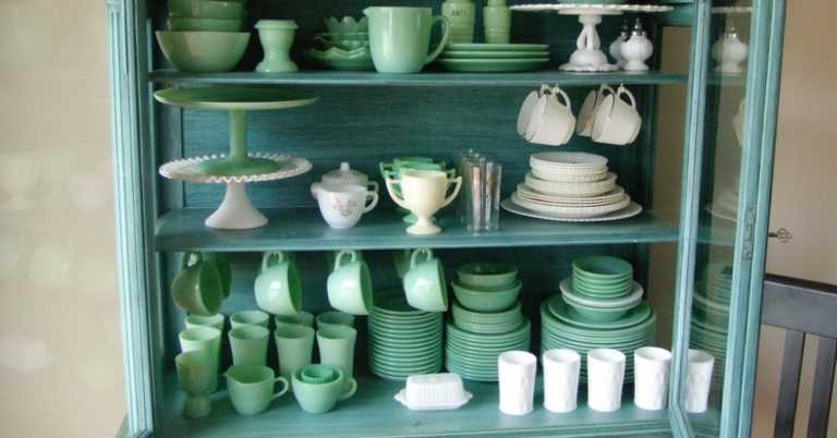 8 Kitchen Items You Should Always Buy If You See Them At A Thrift Store