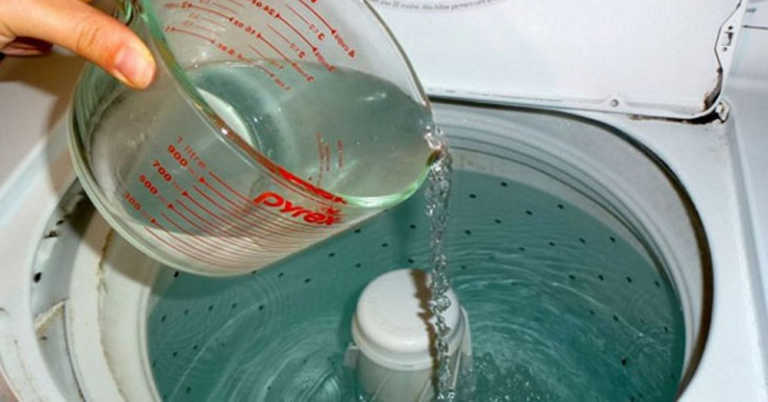 Mom Puts White Vinegar In With Her Laundry For These Unexpected Benefits