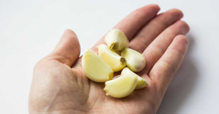 This Homemade Garlic Syrup Is More Powerful Than Penicillin
