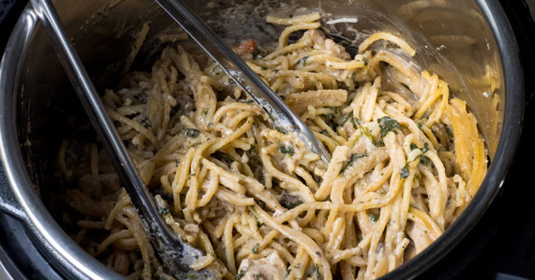 Instant Pot Spaghetti Chicken Florentine